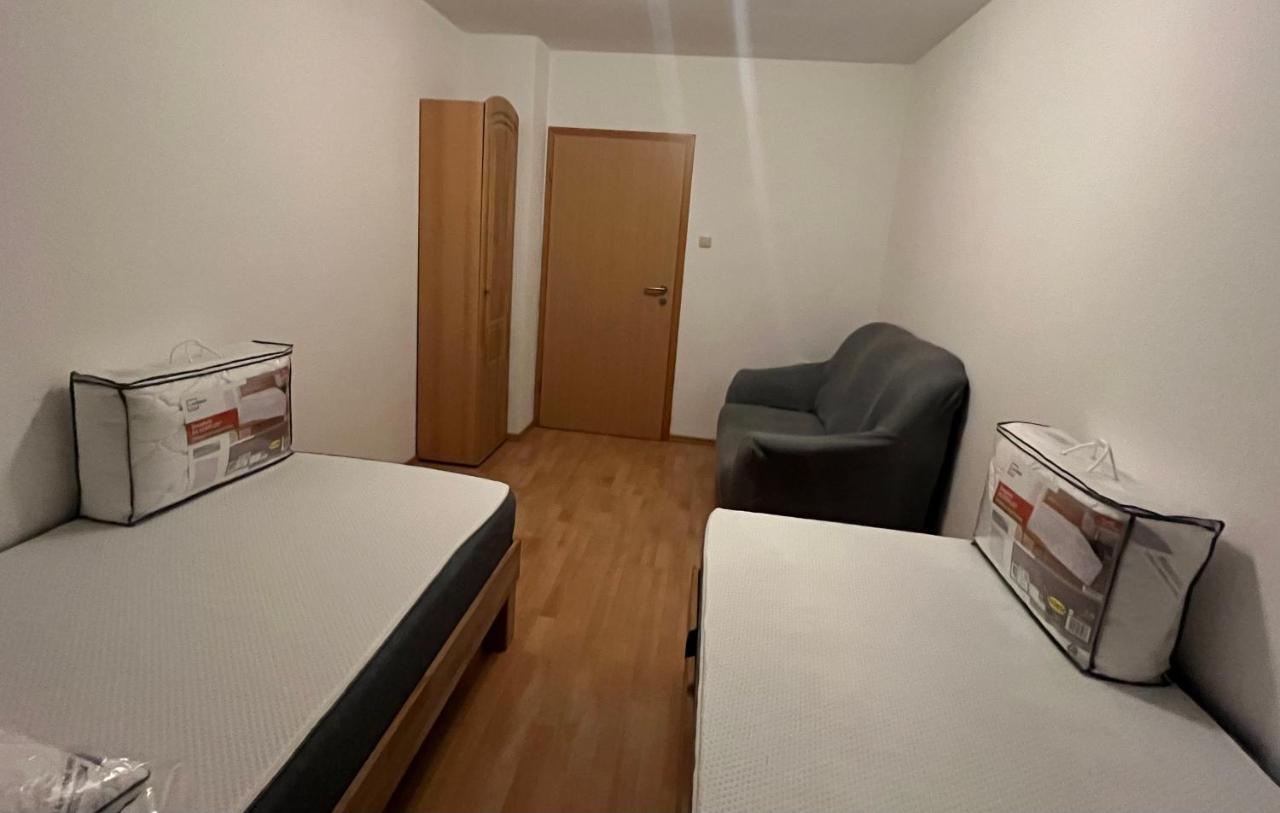 Zimmer Fuer Monteure, Handwerker Oder Reisende Essen Extérieur photo