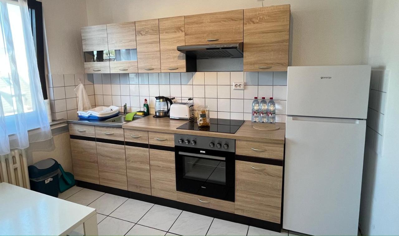 Zimmer Fuer Monteure, Handwerker Oder Reisende Essen Extérieur photo