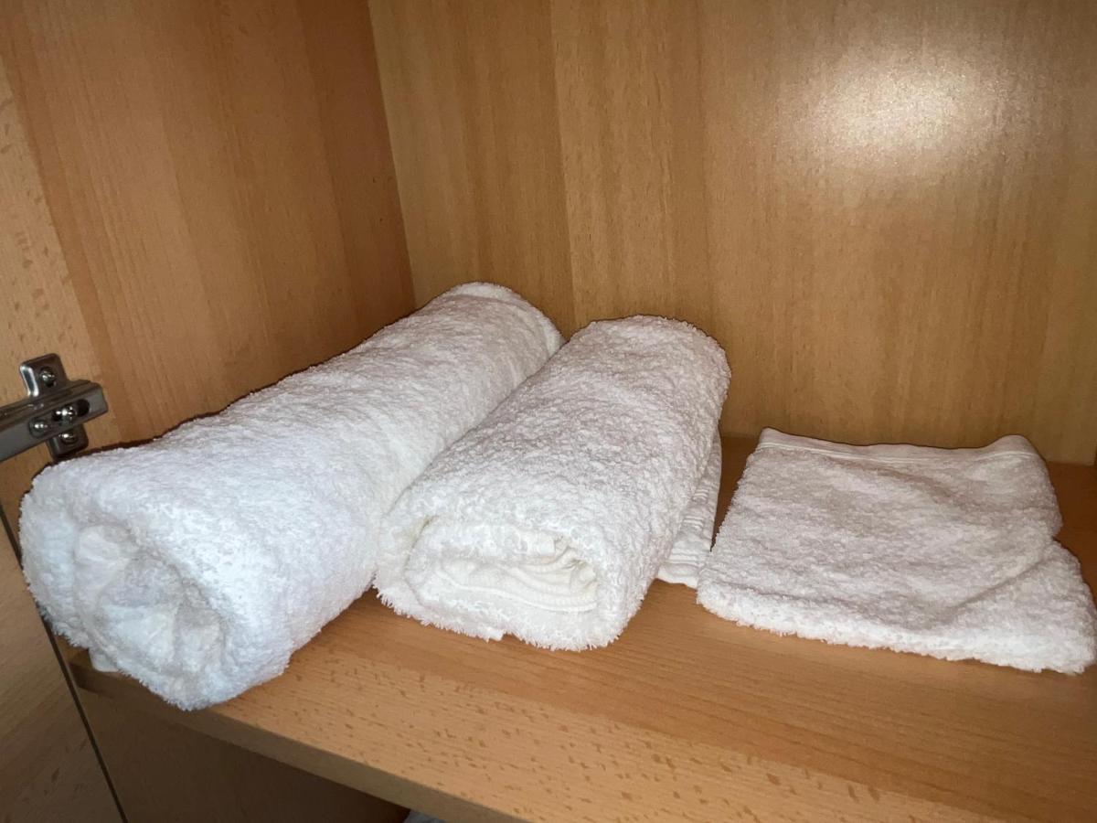 Zimmer Fuer Monteure, Handwerker Oder Reisende Essen Extérieur photo