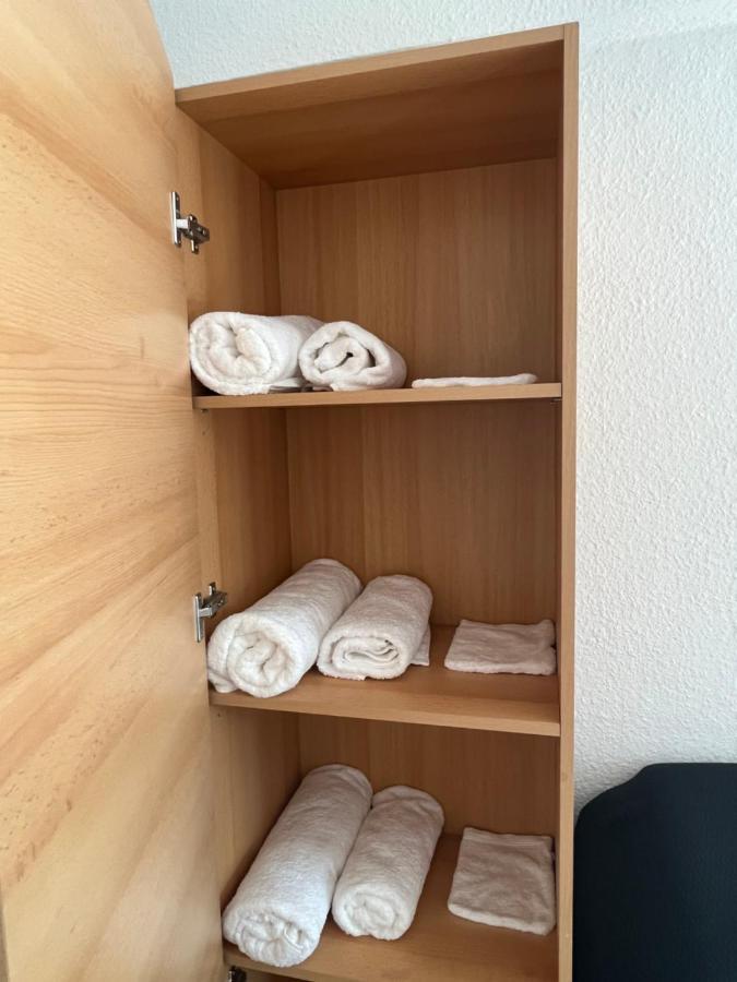 Zimmer Fuer Monteure, Handwerker Oder Reisende Essen Extérieur photo