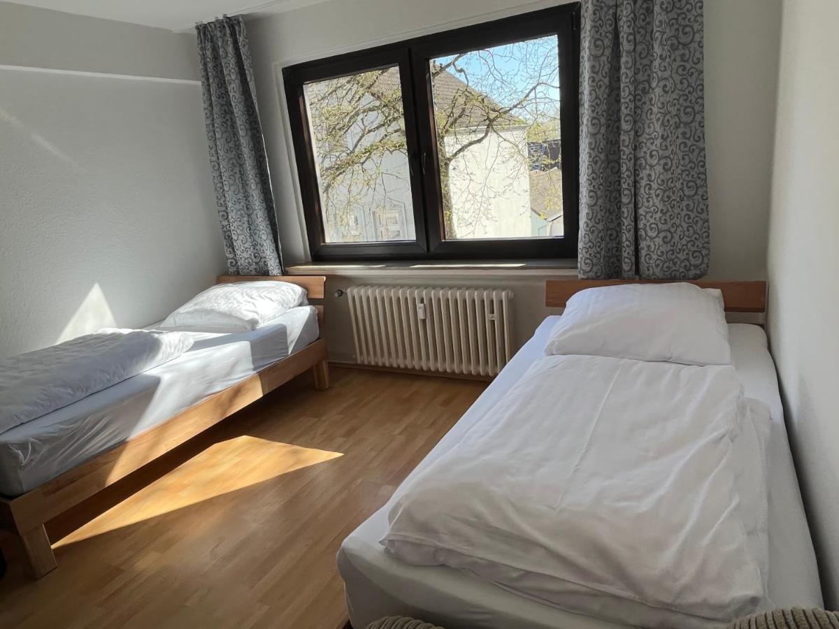 Zimmer Fuer Monteure, Handwerker Oder Reisende Essen Extérieur photo