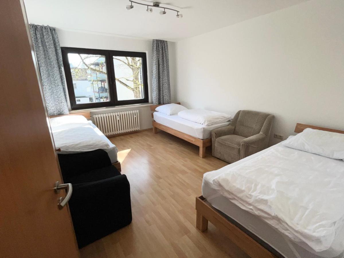 Zimmer Fuer Monteure, Handwerker Oder Reisende Essen Extérieur photo