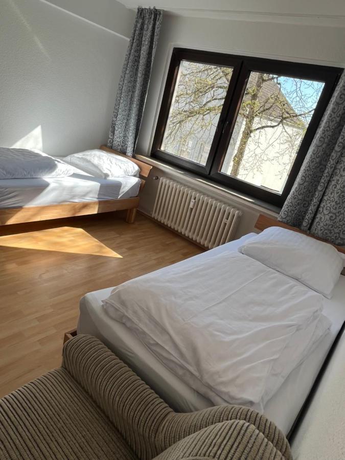 Zimmer Fuer Monteure, Handwerker Oder Reisende Essen Extérieur photo