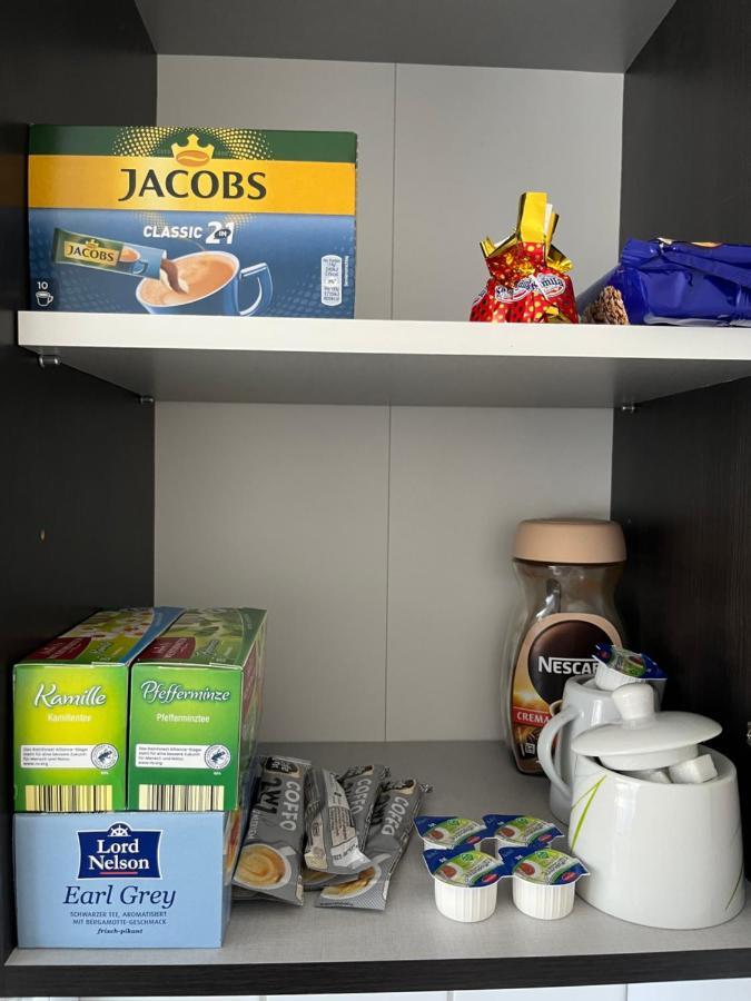 Zimmer Fuer Monteure, Handwerker Oder Reisende Essen Extérieur photo